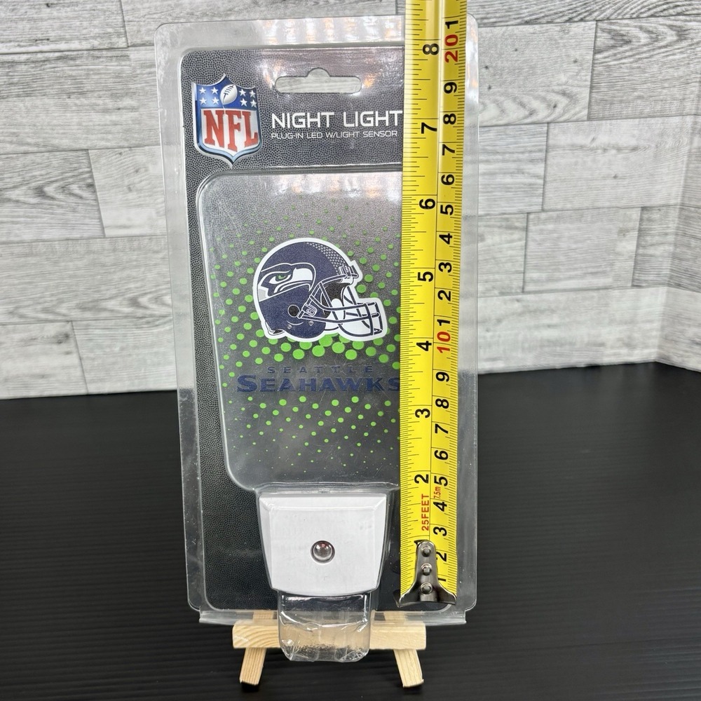 SEATTLE SEAHAWKS TEAM FROSTED NIGHT LIGHT PLUG-IN LED W/LIGHT SENSOR NEW - Picture 8 of 9
